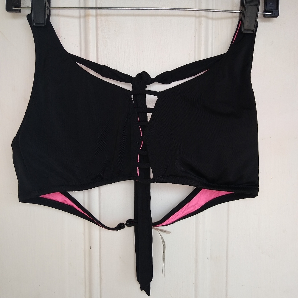 Woman's bathing suit top